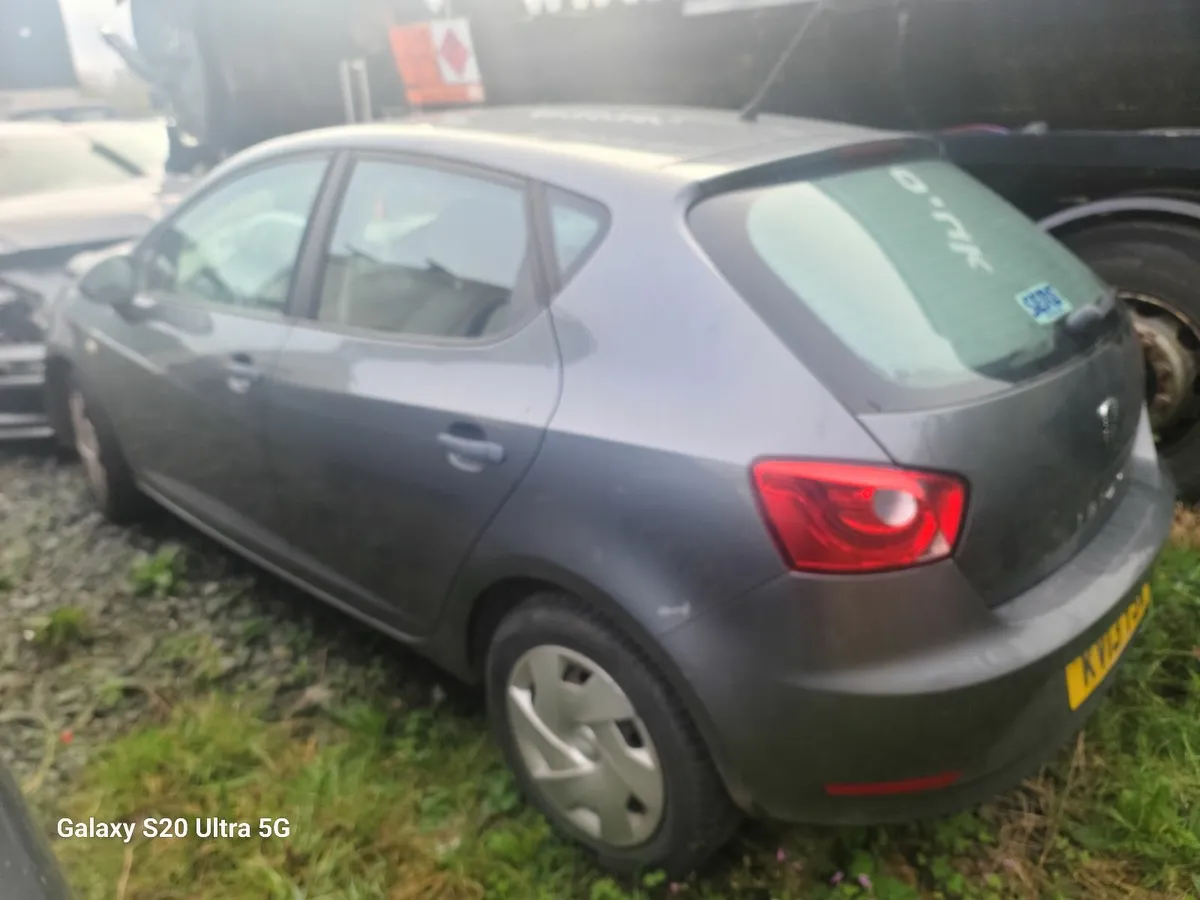 Damaged  merc & seat ibiza - Image 4