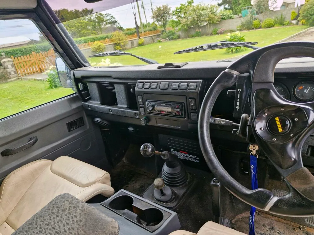 Land Rover Defender 2003 - Image 4