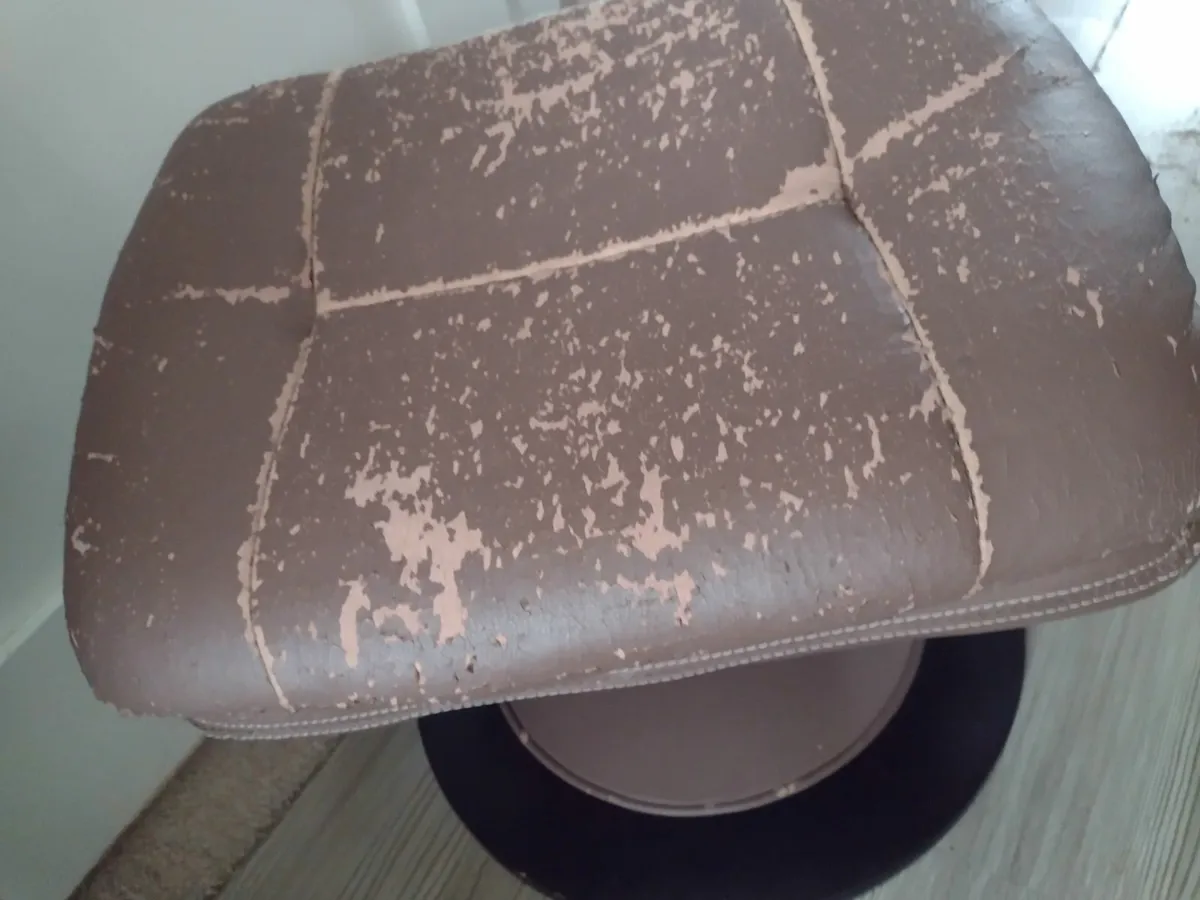 Cushioned stool or footrest with wooden stand - Image 3