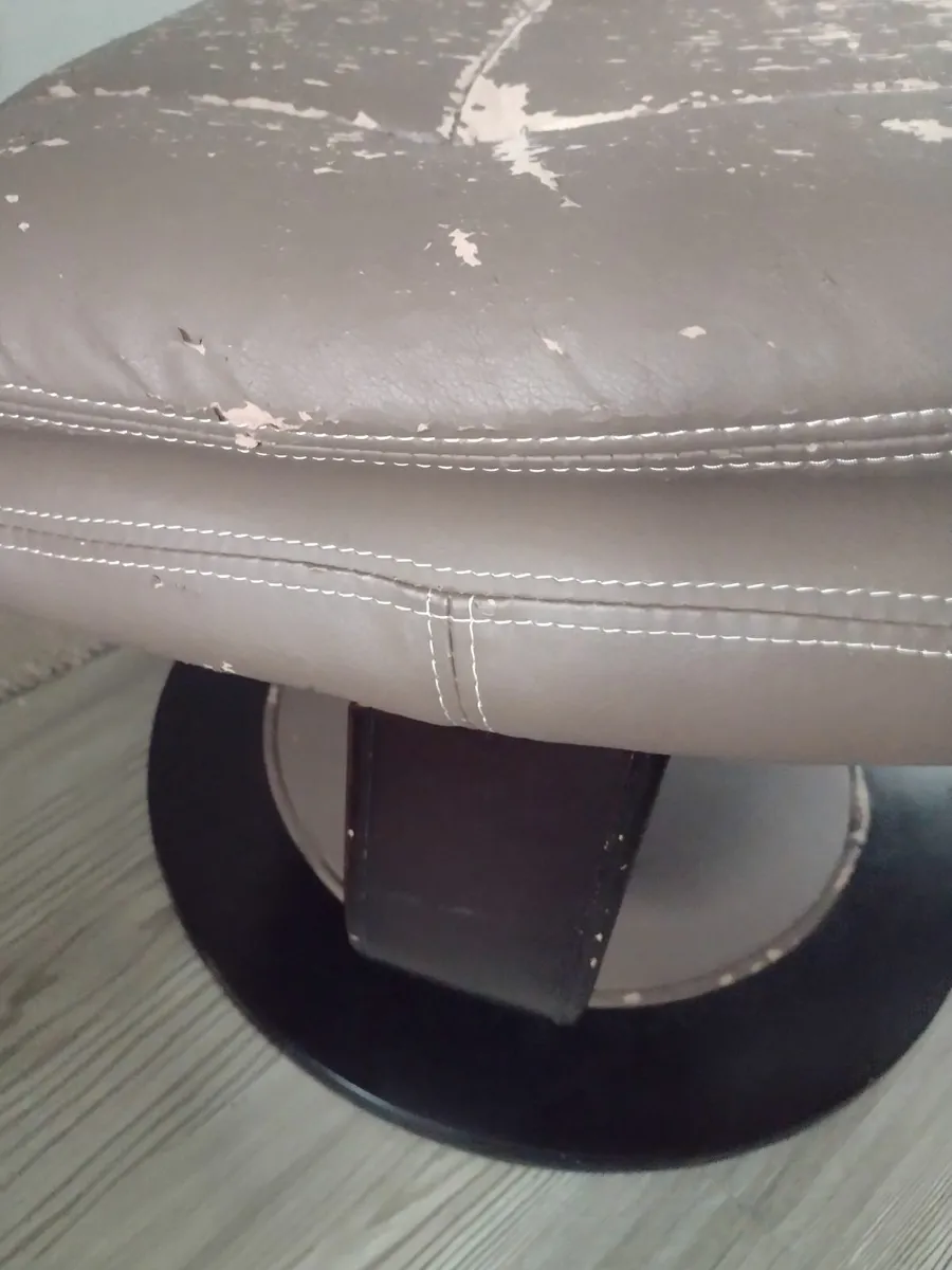 Cushioned stool or footrest with wooden stand - Image 2