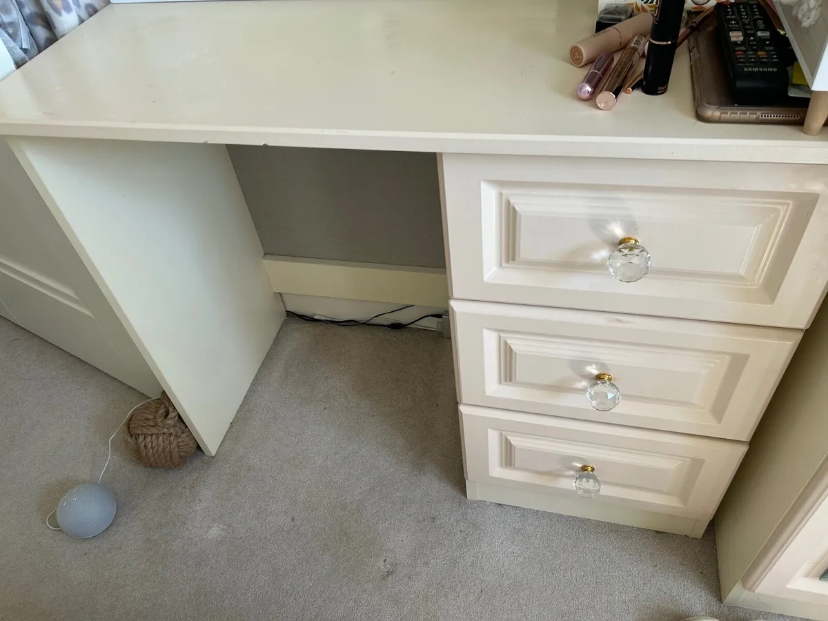 Bedroom furniture - Image 3