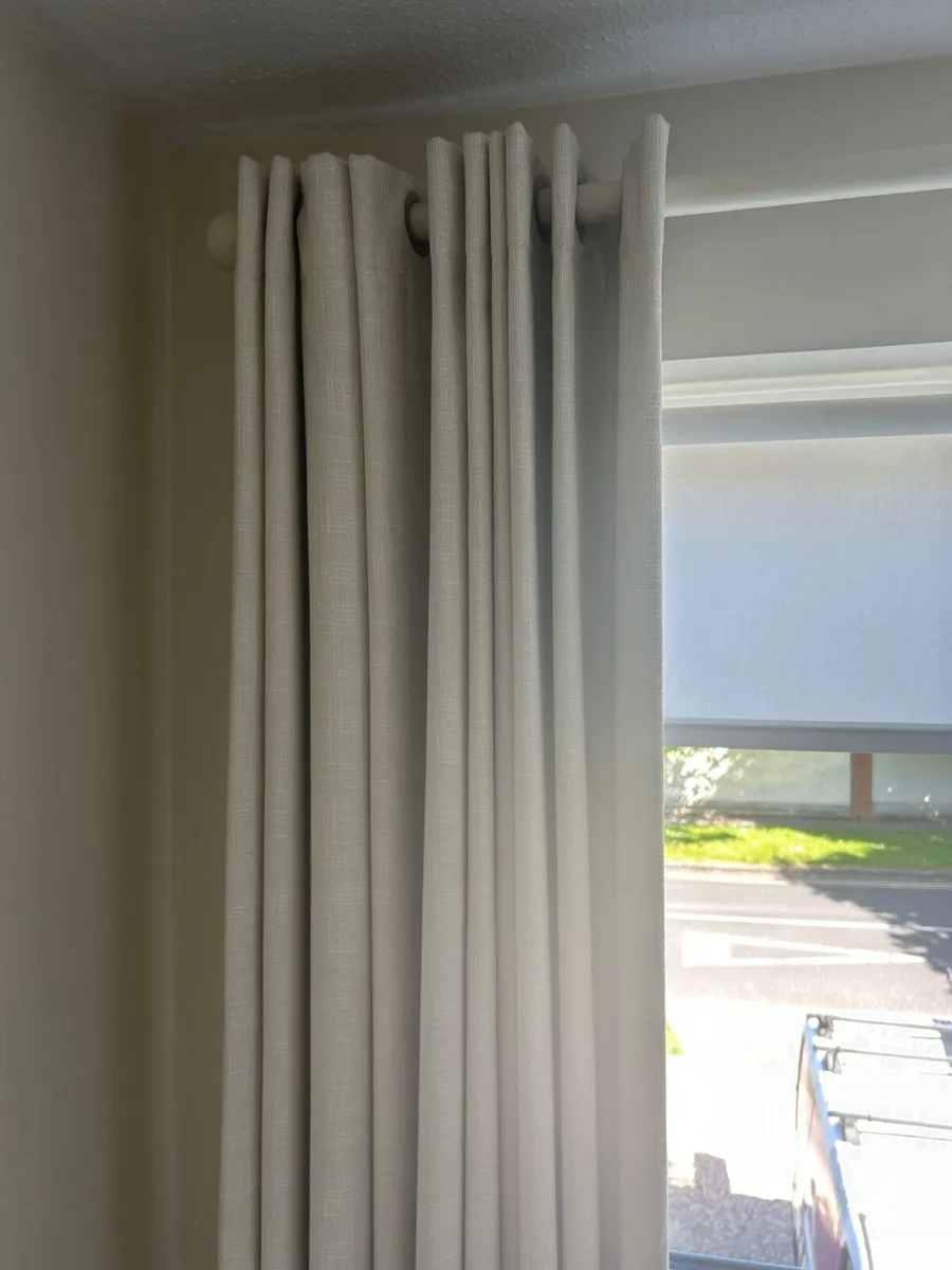 Curtains - Image 2