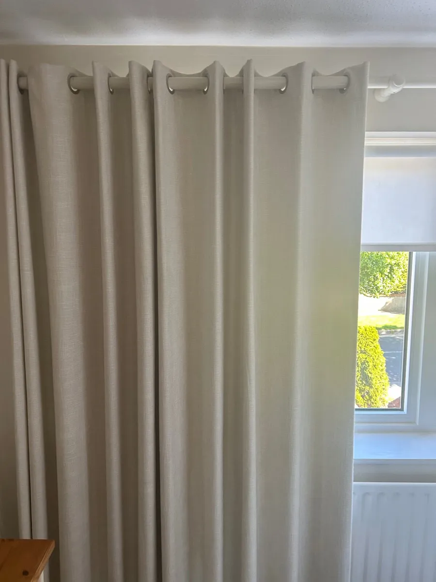 Curtains - Image 3