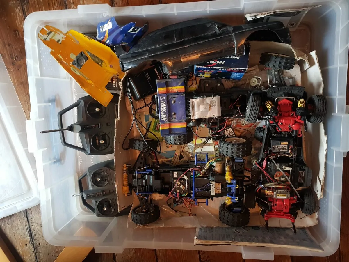 3x remote control Tamiya cars with controllers - Image 2
