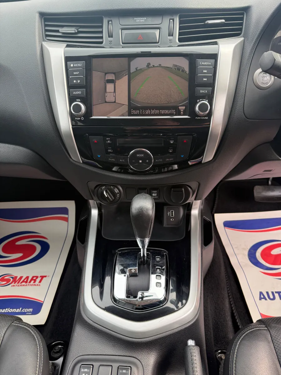 212 Nissan Navara Tekna Auto - Image 4
