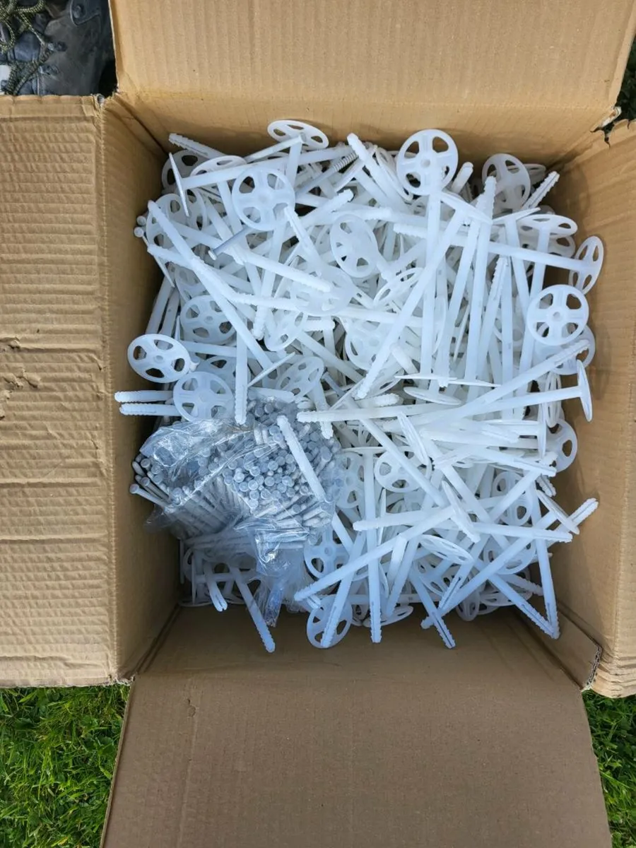 Insulation fixings with nails - Image 1