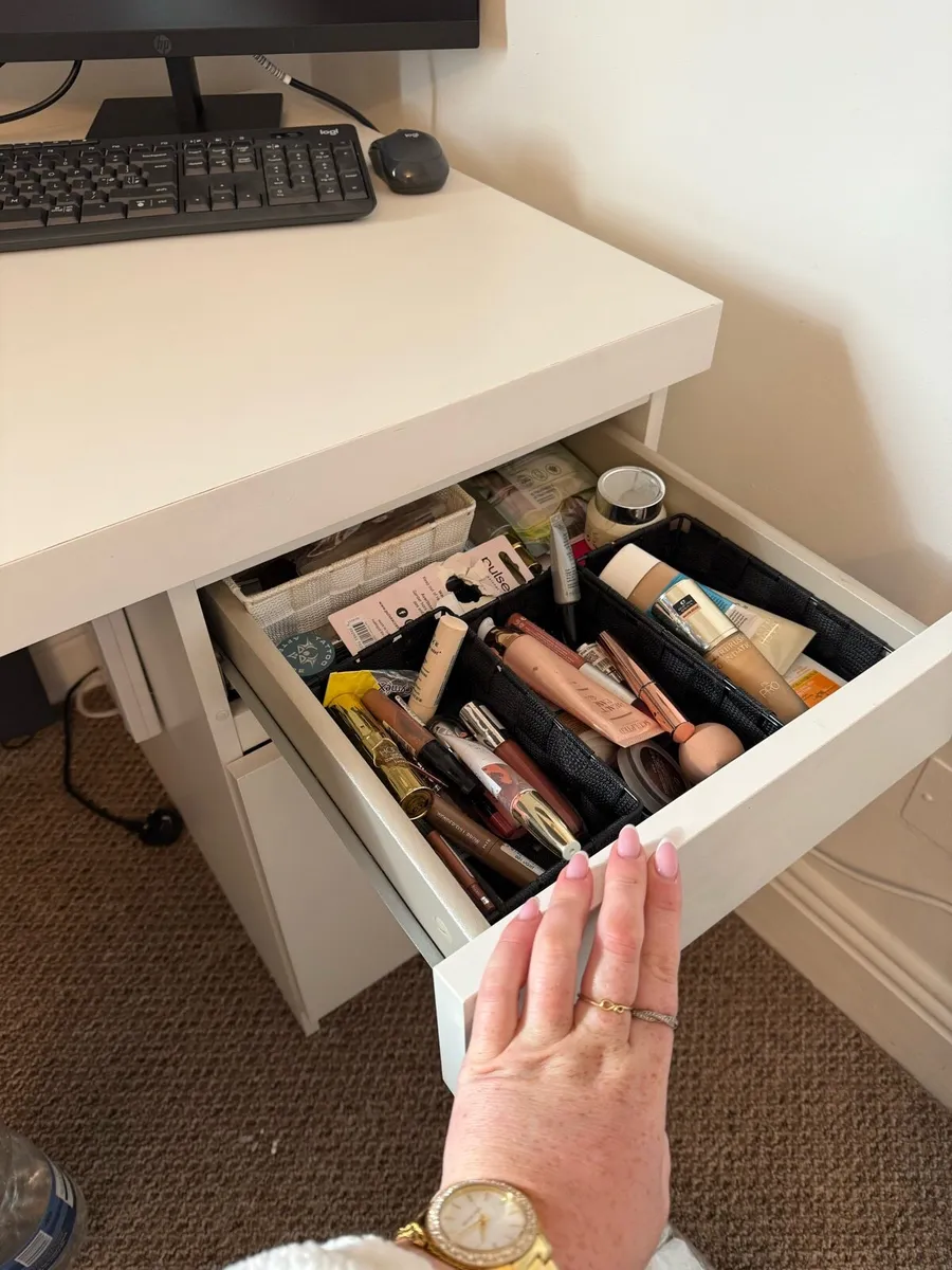 Desk with two shelves and drawer - Image 3