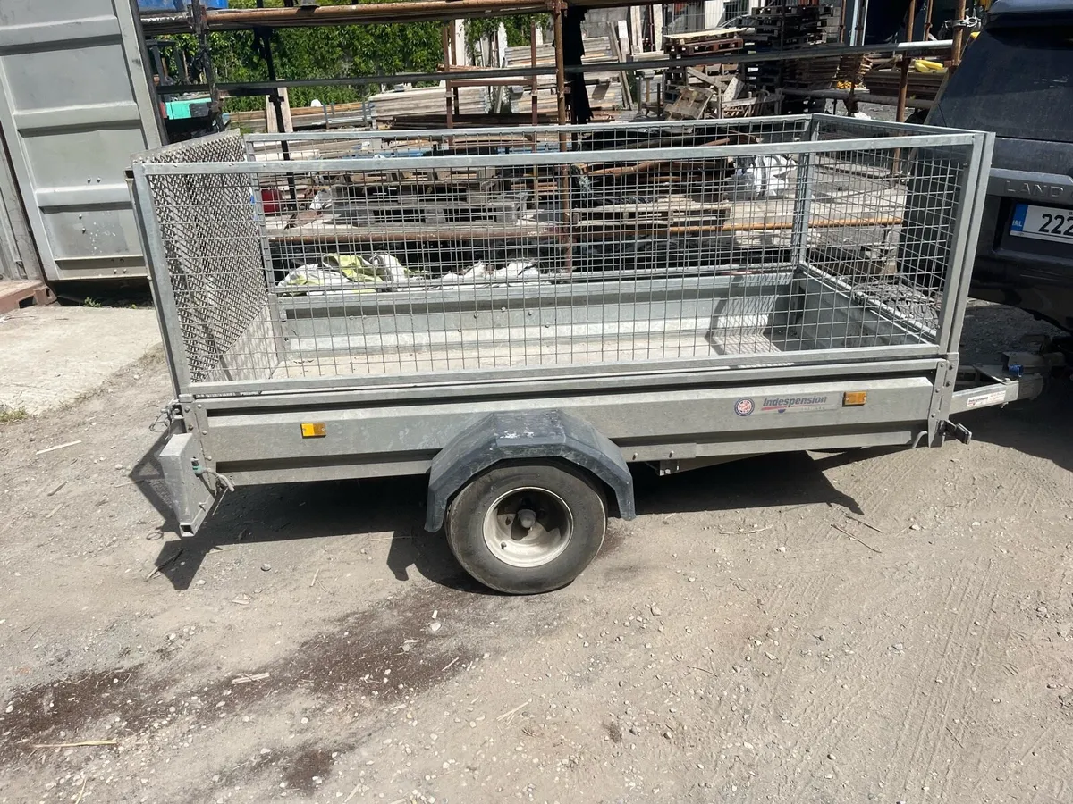 Trailer - Image 1