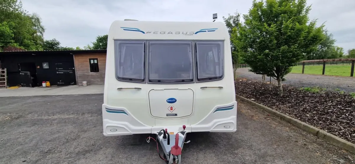 Bailey Pegasus x 6 berth caravan - Image 2