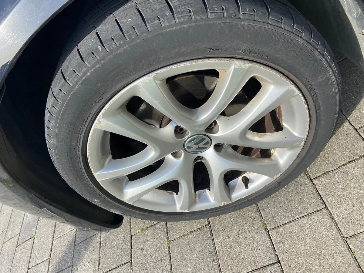 Car - Image 3