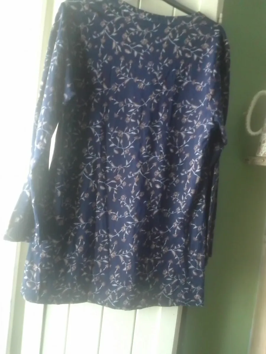 WHITE STUFF NAVY FLORAL COTTON TOP 10-12 - Image 3