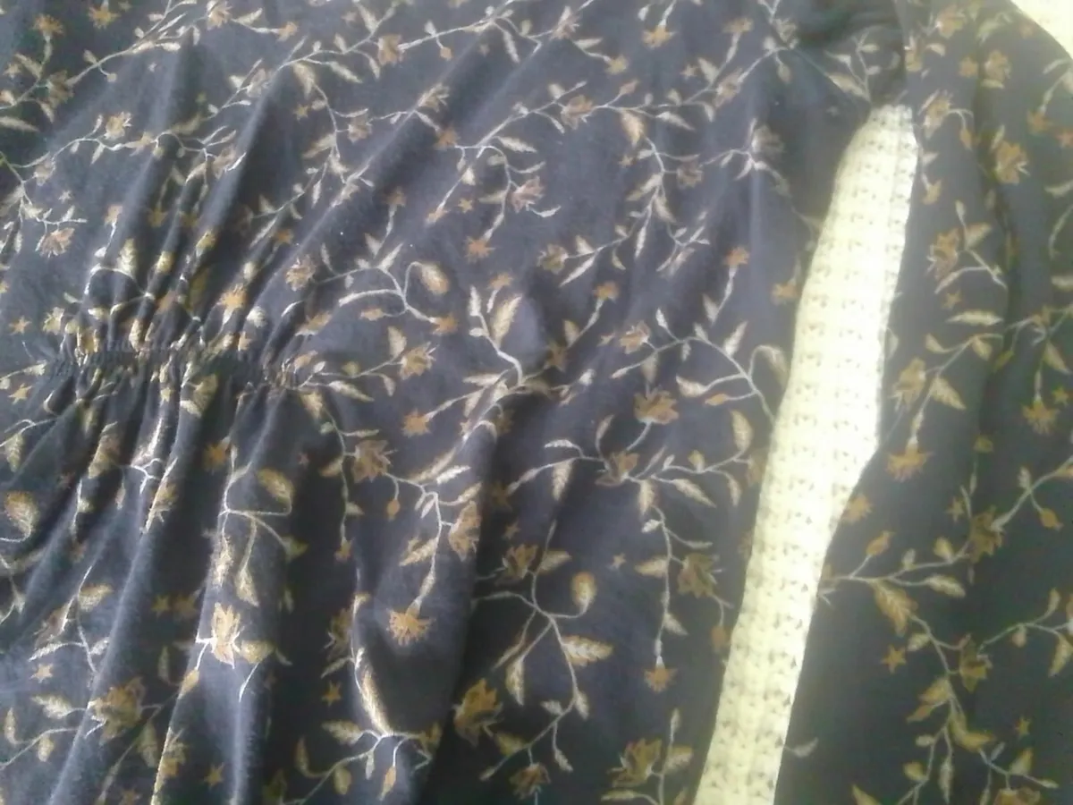 WHITE STUFF NAVY FLORAL COTTON TOP 10-12 - Image 4
