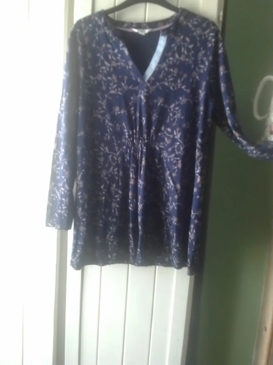 WHITE STUFF NAVY FLORAL COTTON TOP 10-12 - Image 1