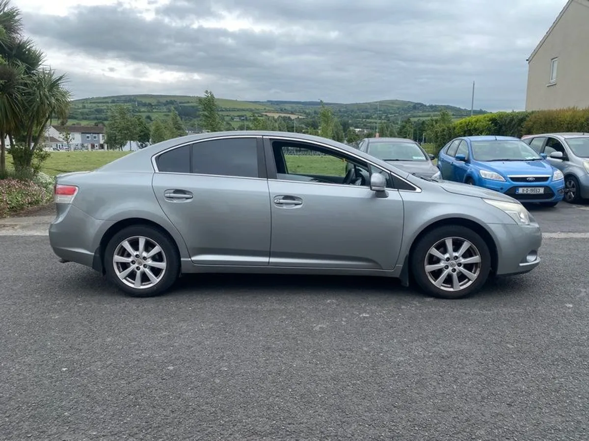 2011 Toyota Avensis - Image 2