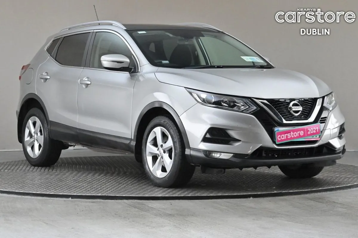 Nissan QASHQAI 1.5 DSL DCT SE  glass Roof reverse - Image 1