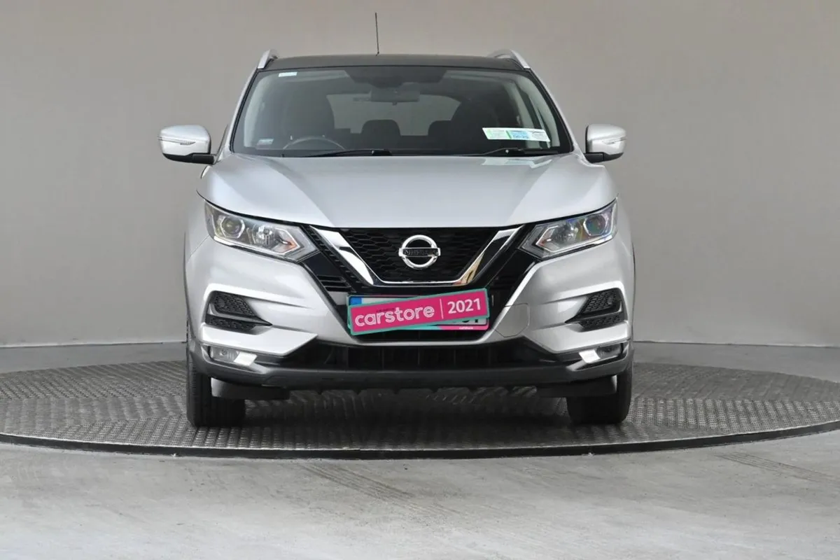 Nissan QASHQAI 1.5 DSL DCT SE  glass Roof reverse - Image 2
