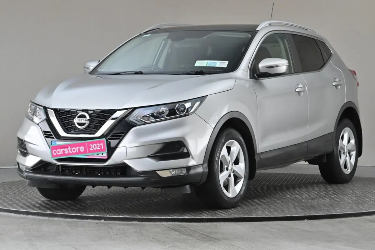 Nissan QASHQAI 1.5 DSL DCT SE  glass Roof reverse - Image 3