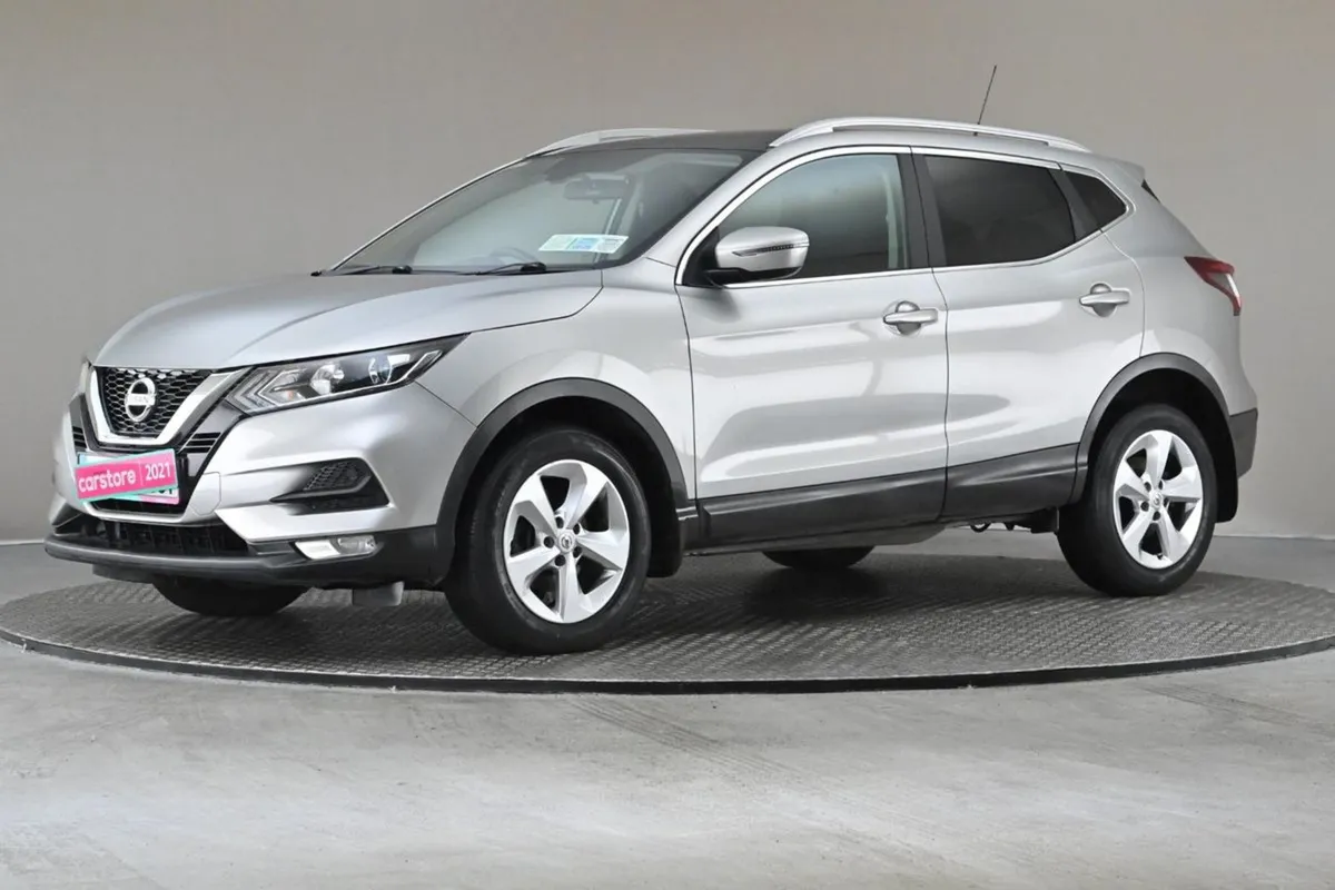 Nissan QASHQAI 1.5 DSL DCT SE  glass Roof reverse - Image 4