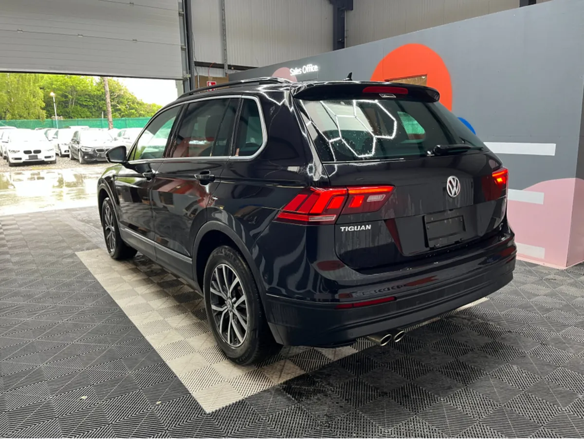Volkswagen Tiguan TIGUAN AUTOMATIC 1.4 PETROL / 55 - Image 4