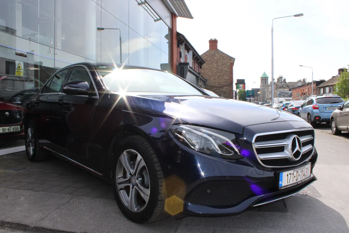 Mercedes-Benz E-Class E200d AVANTGARDE 2017 - Image 2