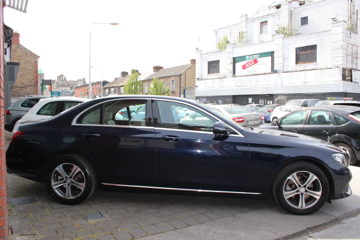Mercedes-Benz E-Class E200d AVANTGARDE 2017 - Image 3