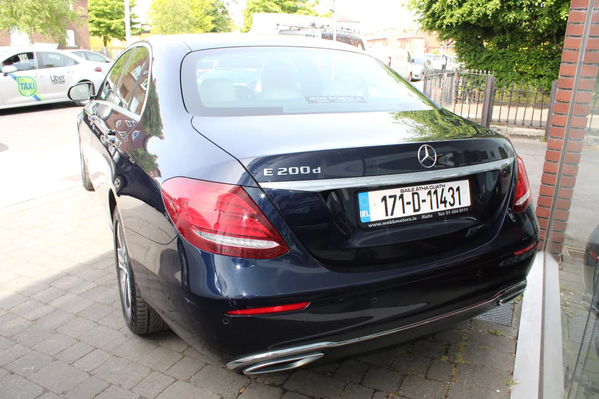 Mercedes-Benz E-Class E200d AVANTGARDE 2017 - Image 4
