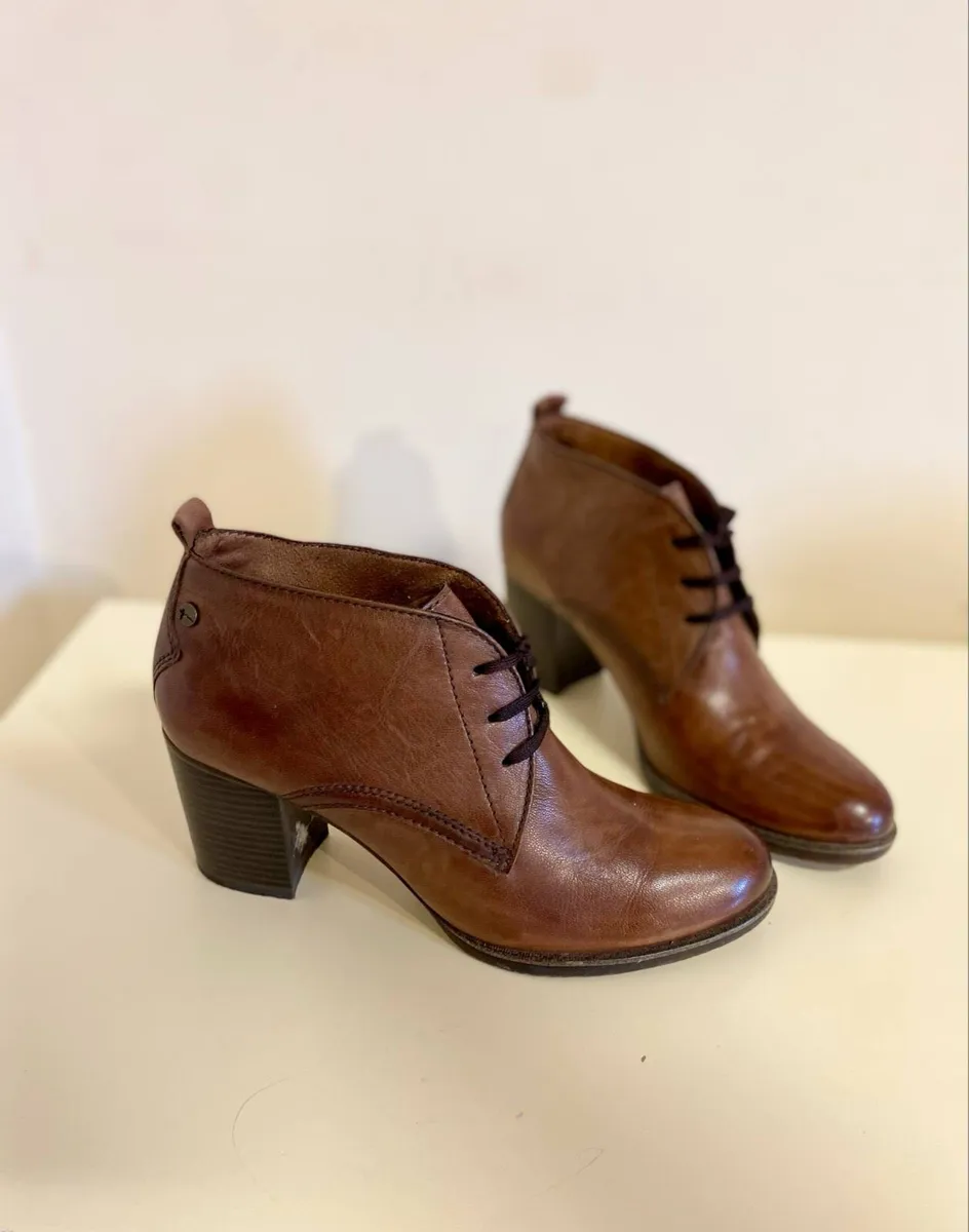 Tamaris leather boots - Image 1