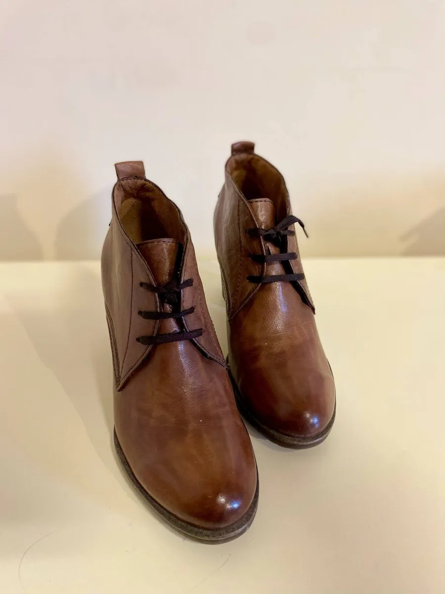 Tamaris leather boots - Image 3