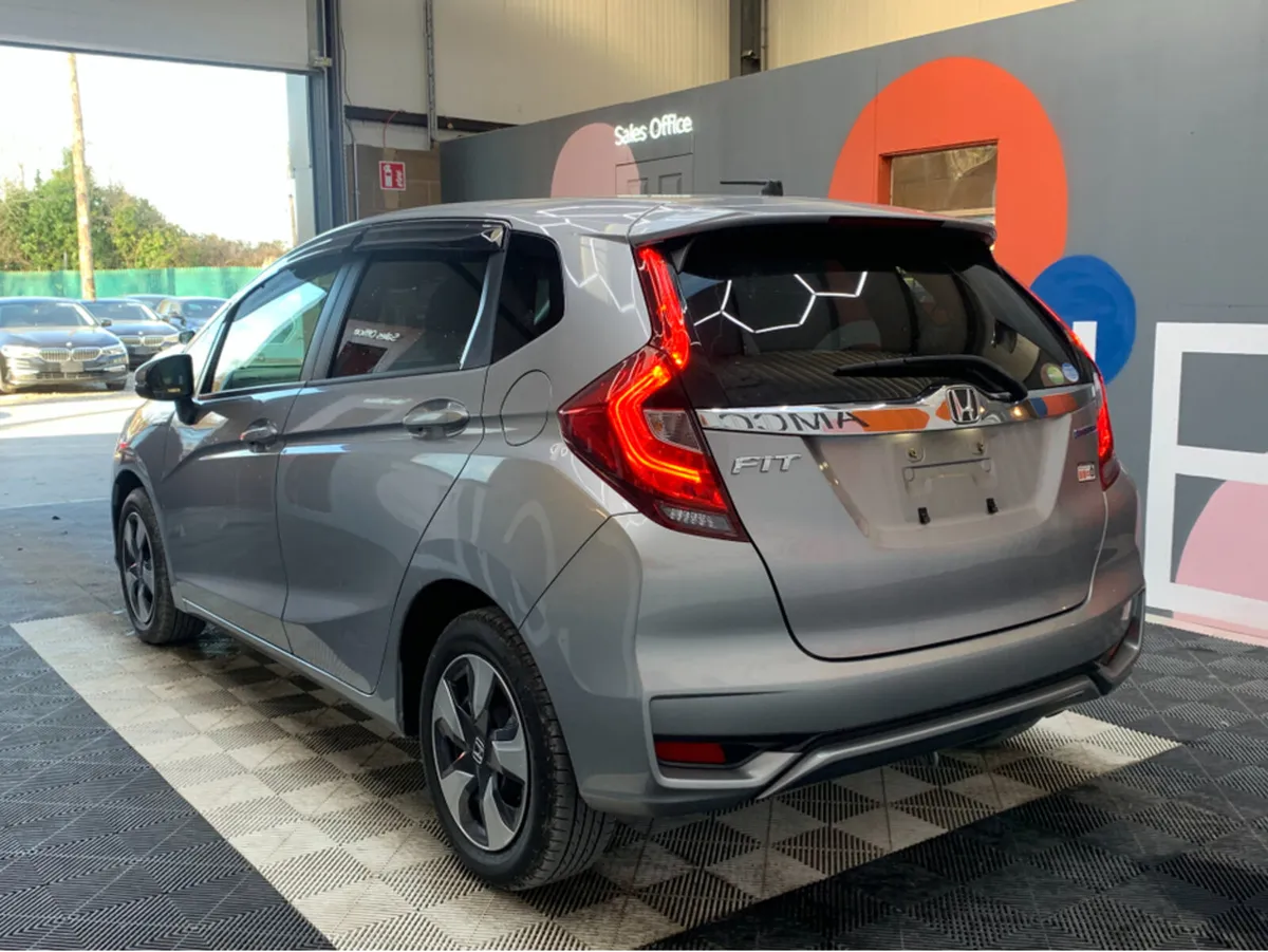 Honda Fit AUTOMATIC 1.5 HYBRID / 63k KMs / Adaptiv - Image 4