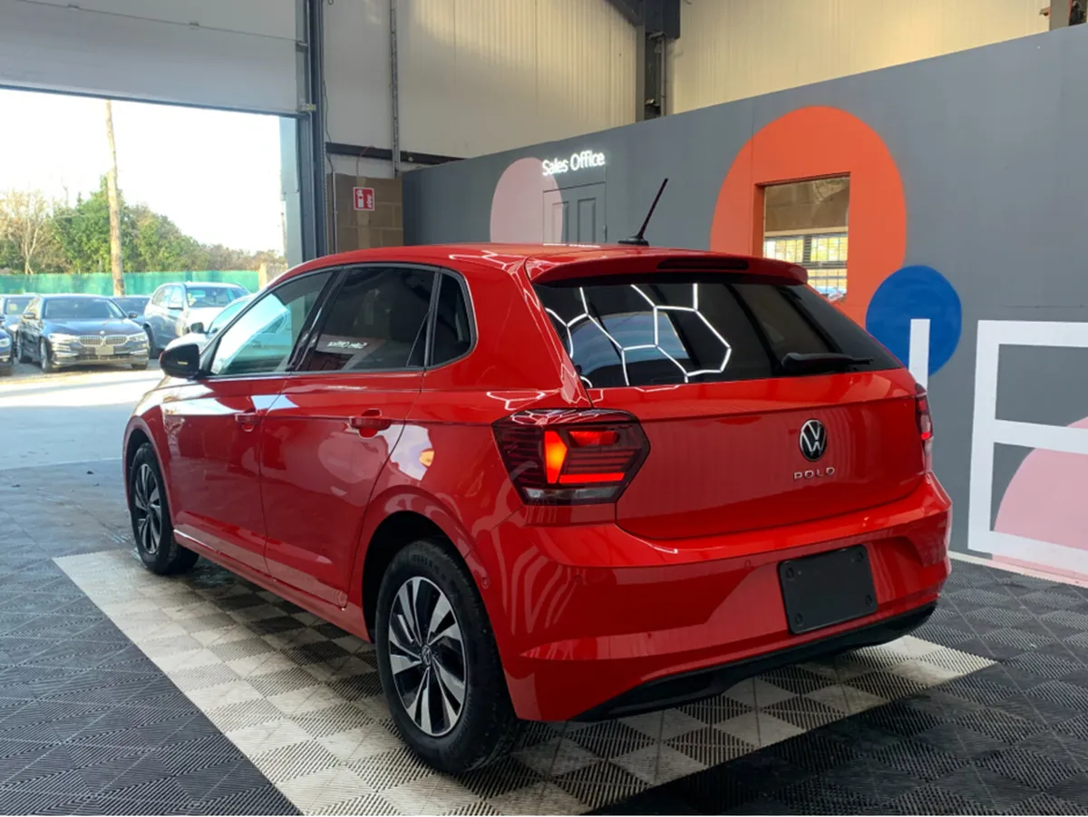 Volkswagen Polo TSI COMFORT LINE / 16k KMs / Autom - Image 4