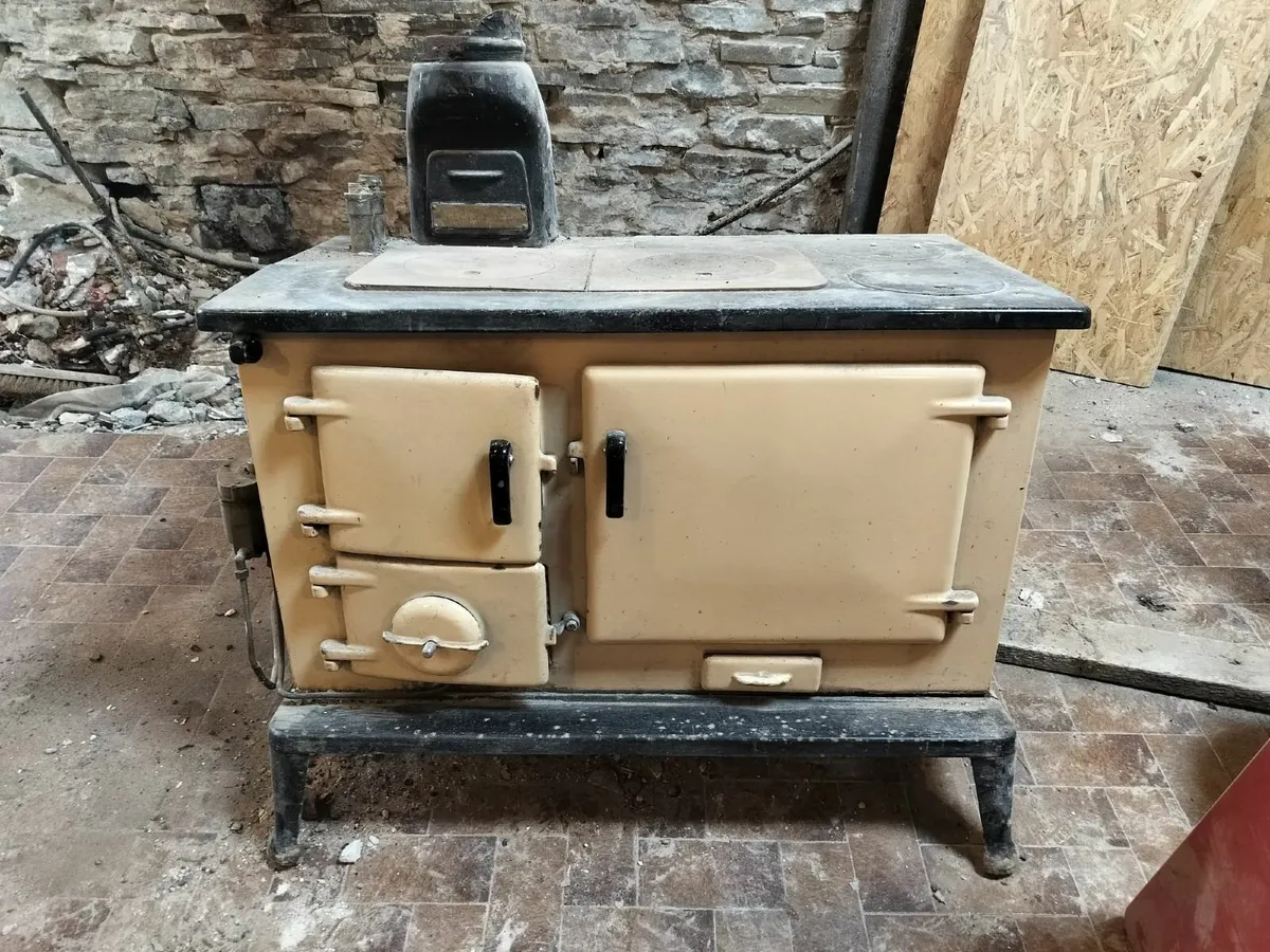 Vintage Stanley 8 Stove - Image 4