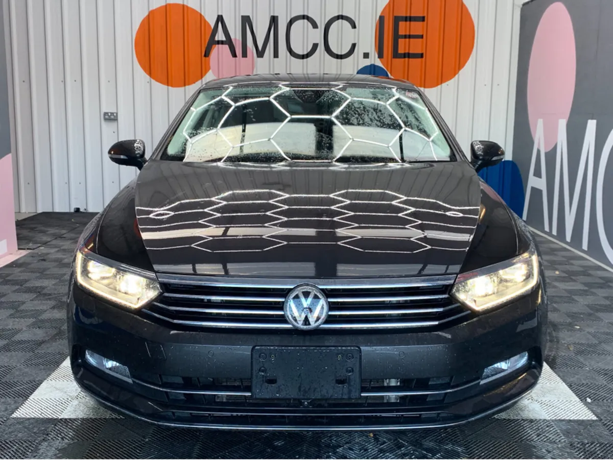 Volkswagen Passat TDI HIGH LINE AUTOMATIC / 63k KM - Image 2