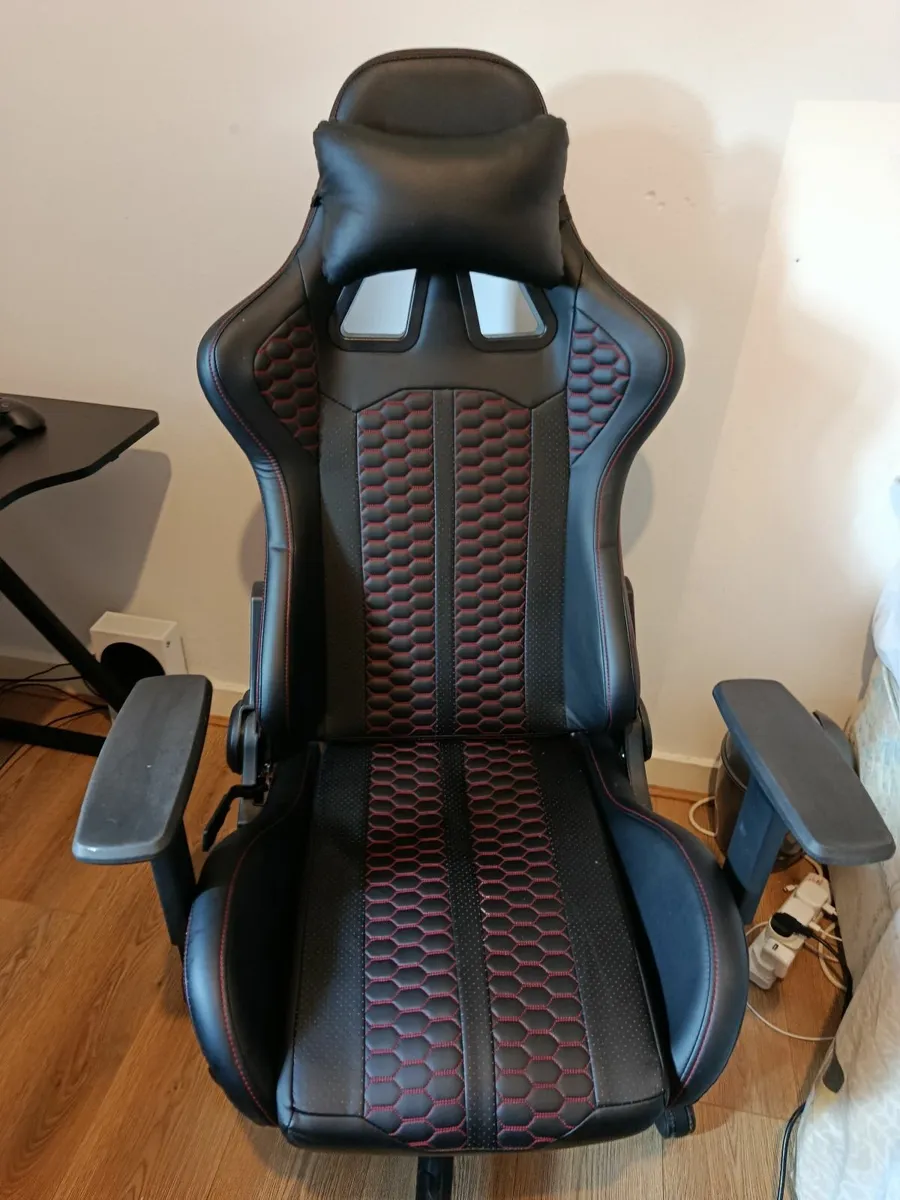 LEGEND Gaming Chair - Image 1