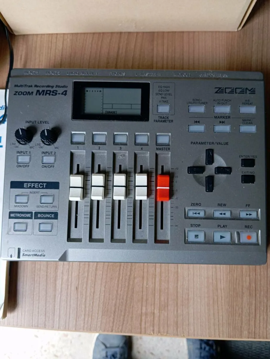 4 track recorder Zoom MRS4 - Image 1