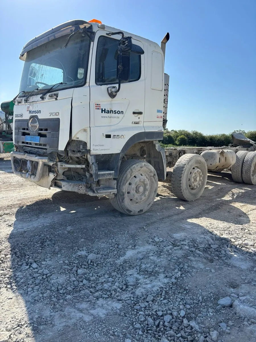 Hino 700 - Image 3