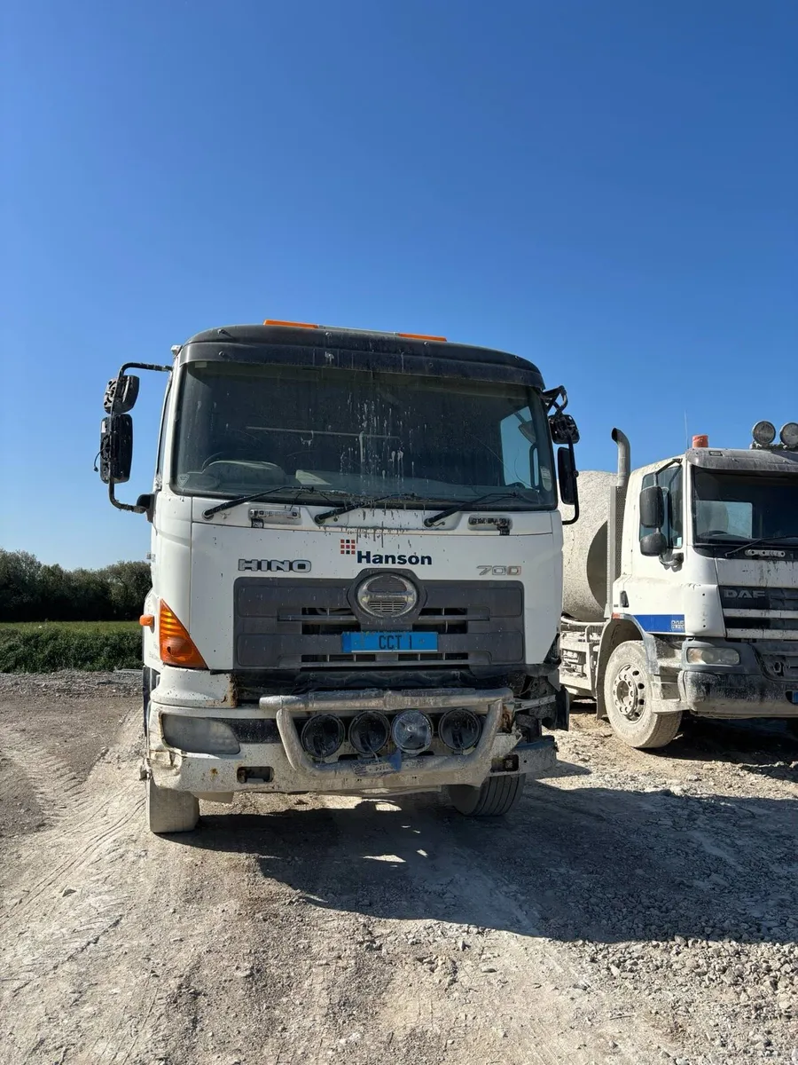 Hino 700 - Image 1
