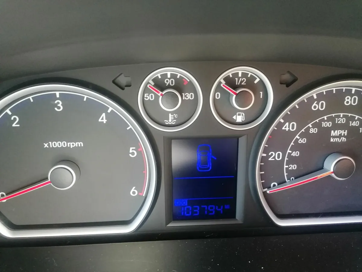 Hyundai i30 low miles spottles car - Image 3