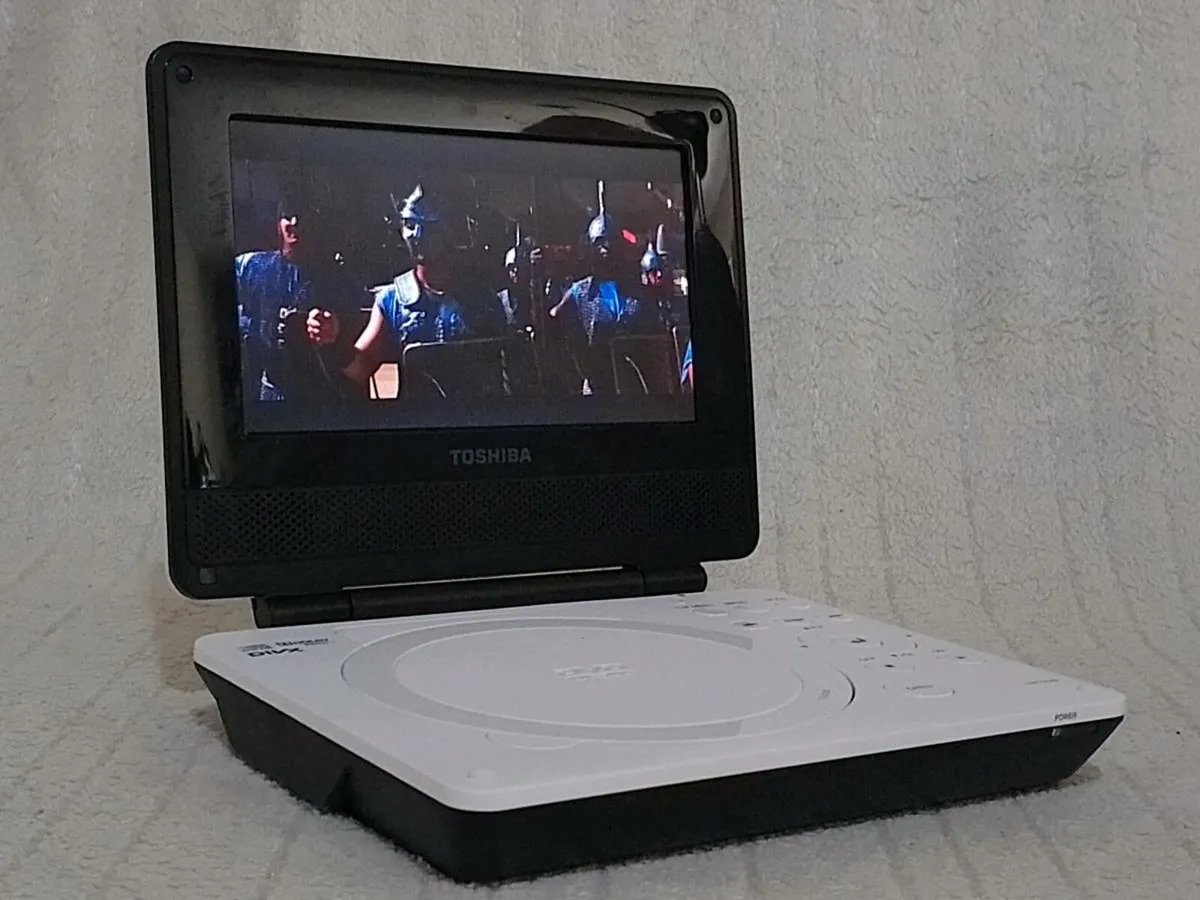 9" Portable DVD player Toshiba SDP75SWB - Image 3