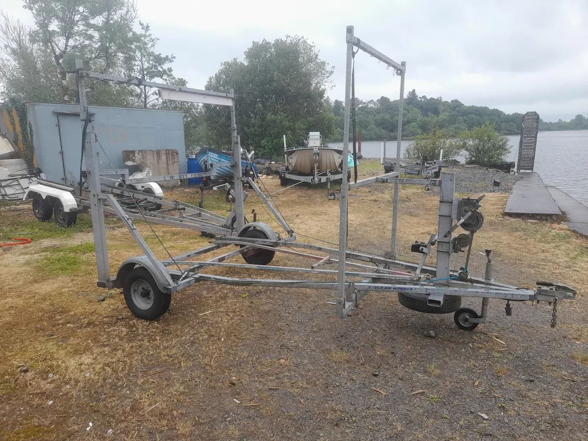 Triple stack dinghy trailer - Image 1