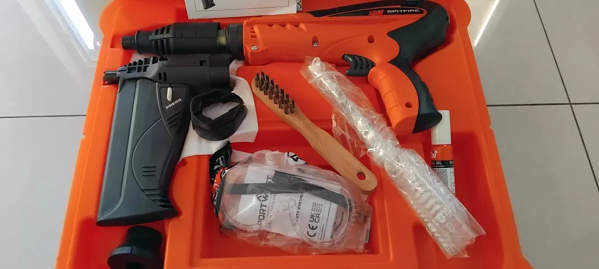 Spit P370 Steel Nail Gun - Image 1