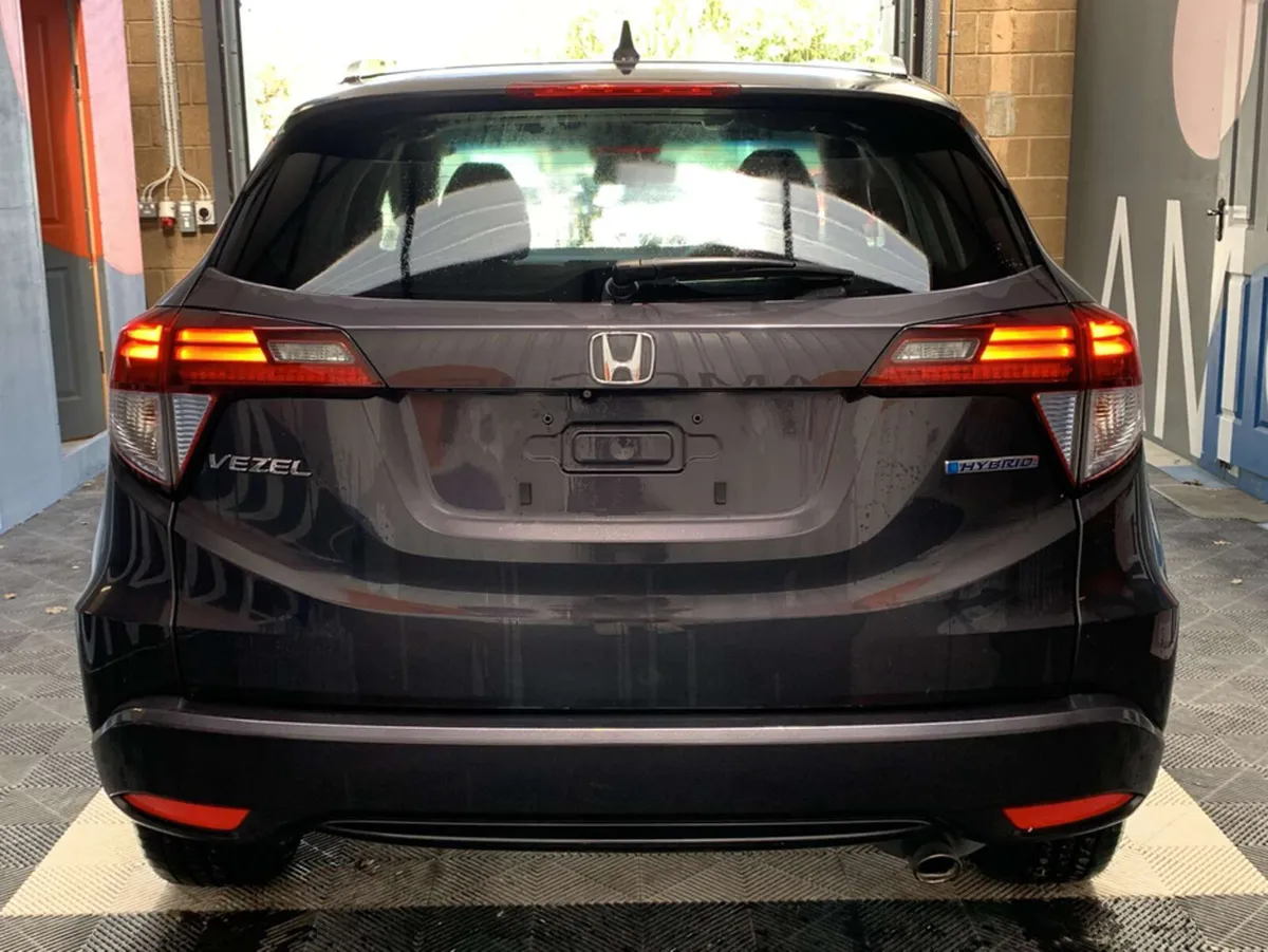 Honda Vezel 1.5 Hybrid/Reverse Camera/Heated Seats - Image 3