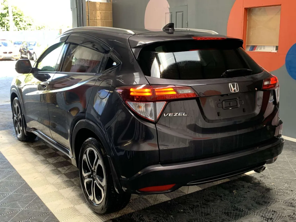 Honda Vezel 1.5 Hybrid/Reverse Camera/Heated Seats - Image 4