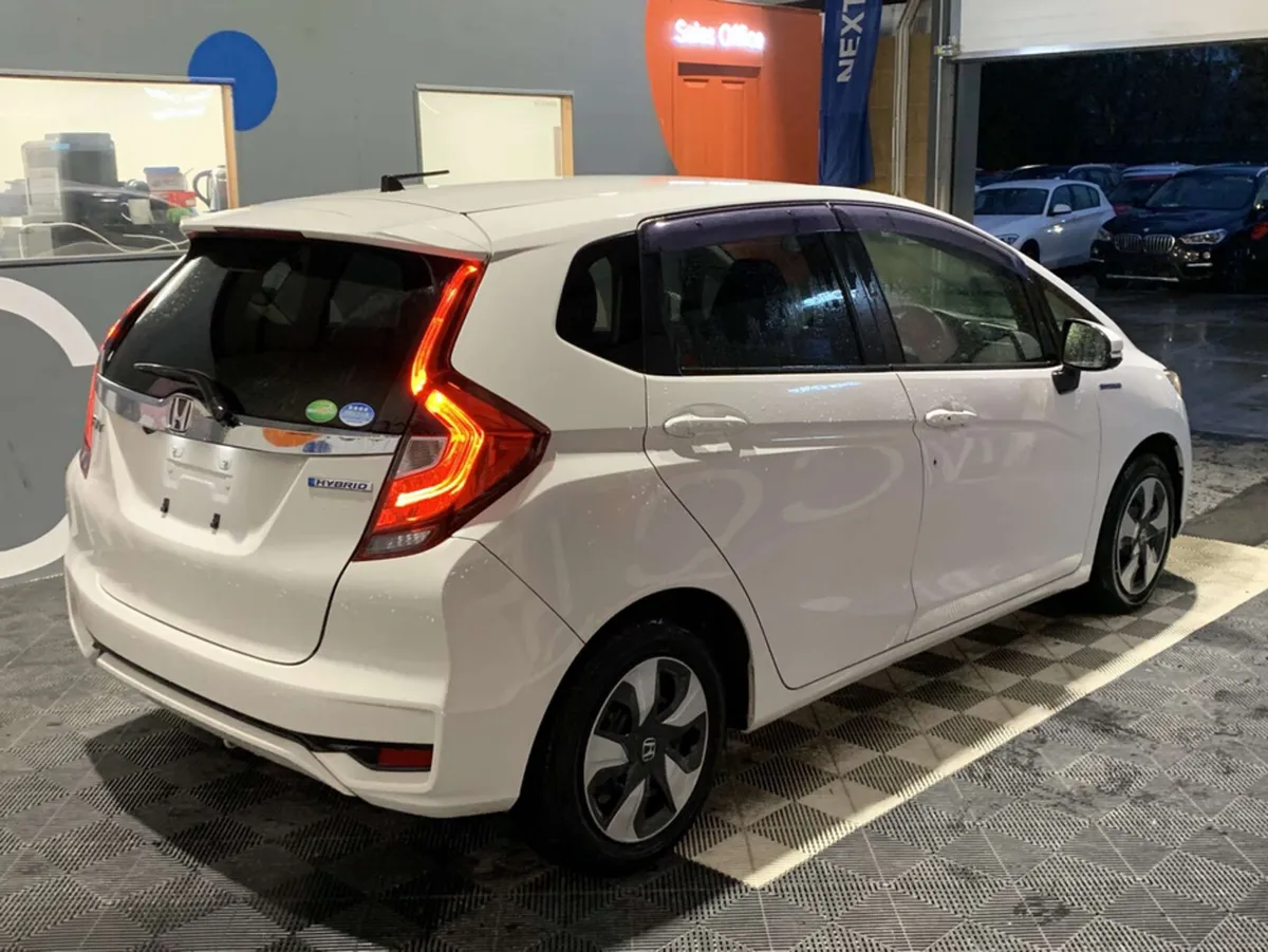 Honda Fit Honda Fit 1.5 Hybrid / Reverse Camera / - Image 4