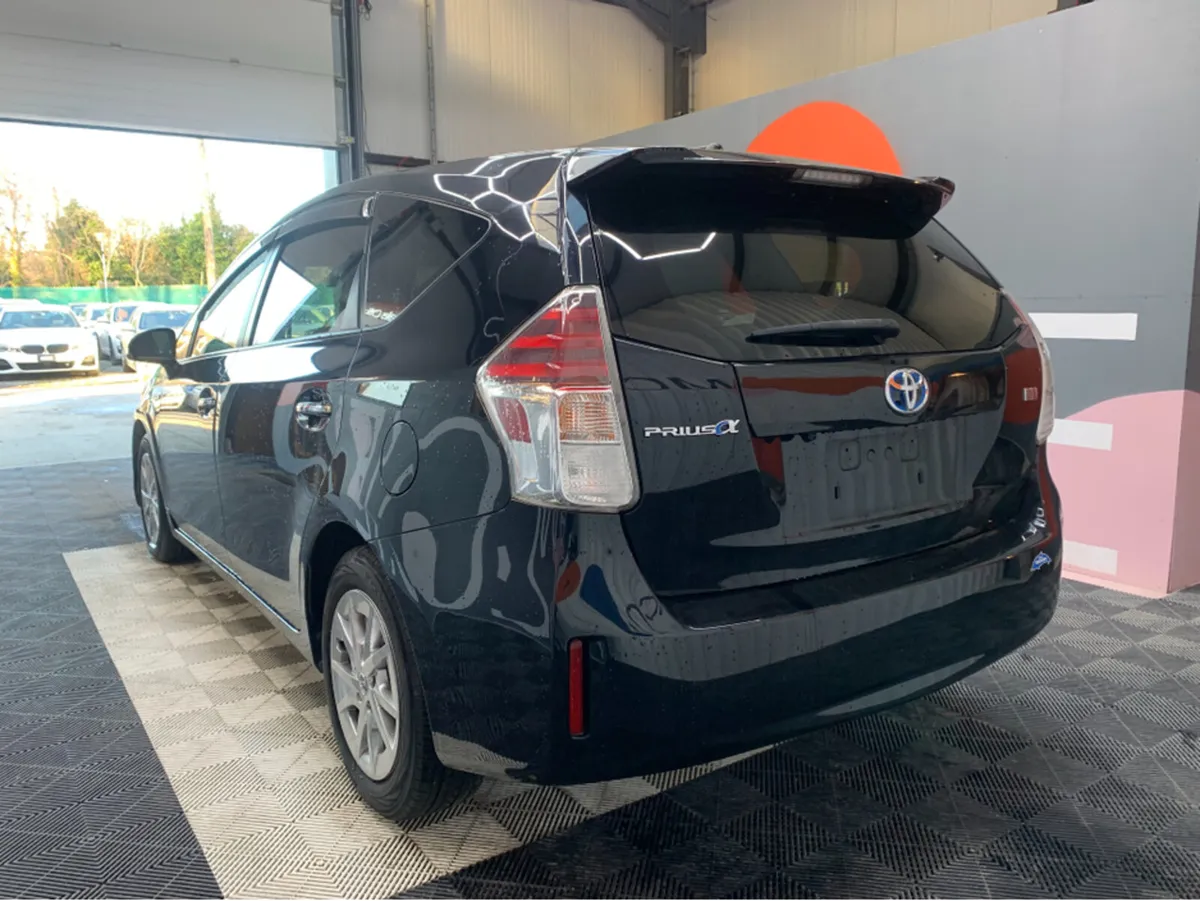 Toyota Prius 2017 PRIUS ALPHA S TUNE BLACK 7 SEATE - Image 4