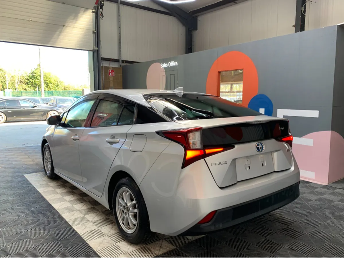 Toyota Prius S 1.8 HYBRID/ 80k KMs / Cruise Contro - Image 4