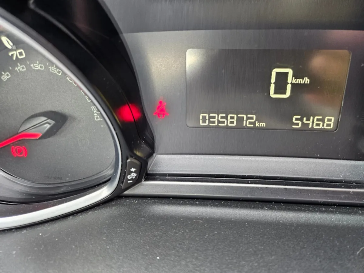 2014 Peugeot 308 1.6Hdi 22k miles Warranty Finance - Image 3
