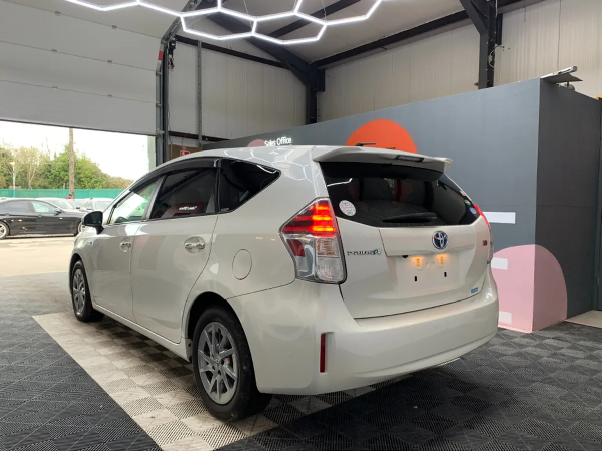 Toyota Prius 1.8 HYBRID / 111k KMs / Reverse Camer - Image 4