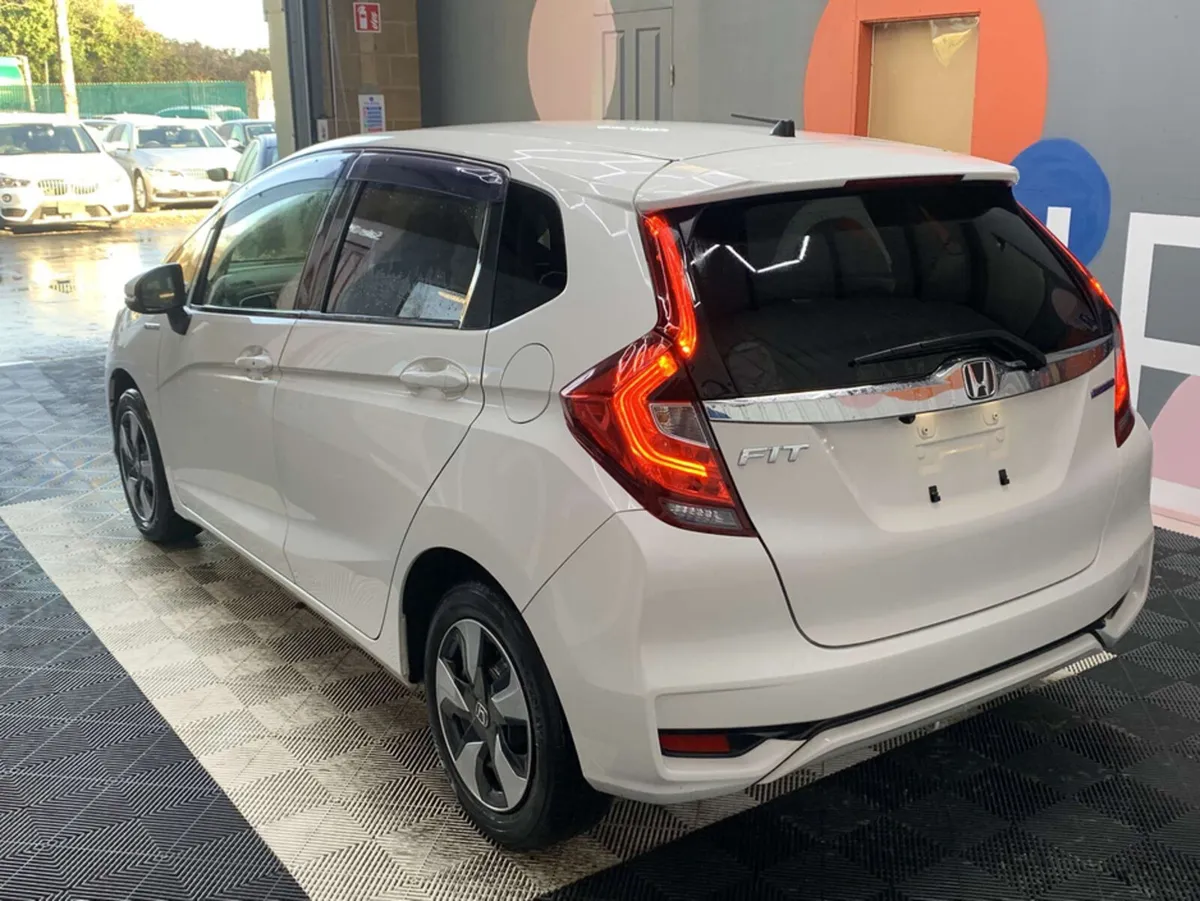 Honda Fit Honda Fit 1.5 Hybrid Automatic / 46k KMs - Image 4