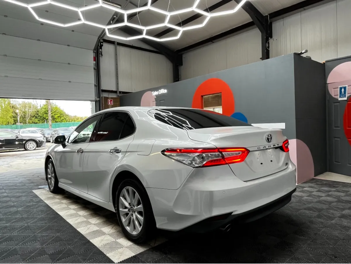 Toyota Camry 2.5 HYBRID / 91k KMs / Reverse Camera - Image 4