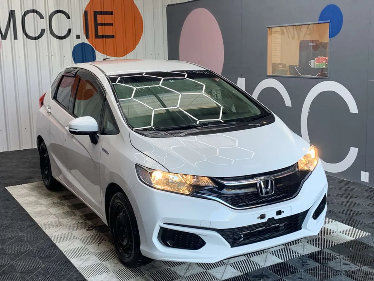 Honda Fit Honda Fit 1.5 Hybrid / 49k KMs / Reverse - Image 1